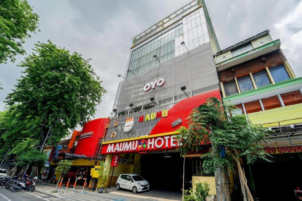 Oyo 235 Maumu Hotel & Lounge Сурабая Екстериор снимка