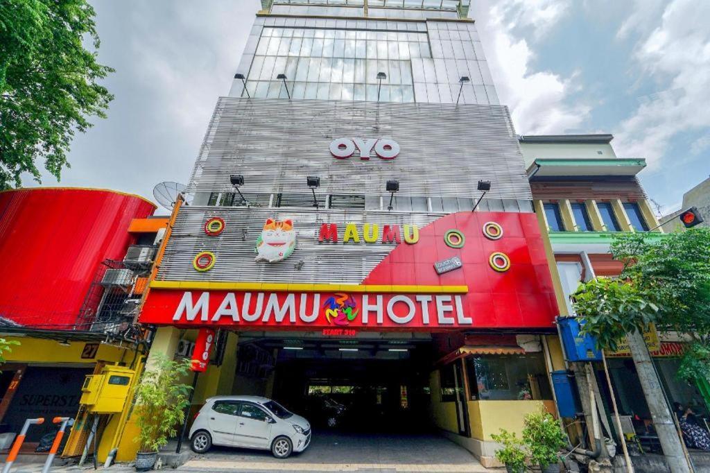 Oyo 235 Maumu Hotel & Lounge Сурабая Екстериор снимка