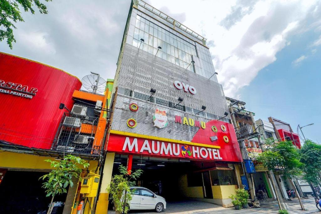 Oyo 235 Maumu Hotel & Lounge Сурабая Екстериор снимка