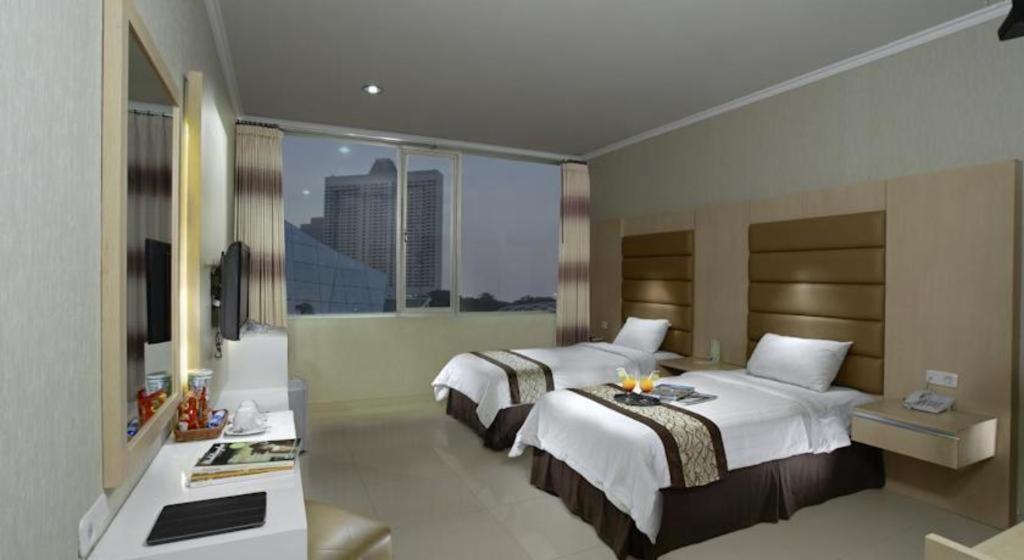 Oyo 235 Maumu Hotel & Lounge Сурабая Екстериор снимка