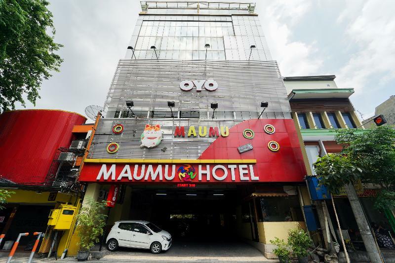 Oyo 235 Maumu Hotel & Lounge Сурабая Екстериор снимка