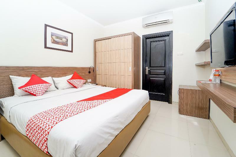 Oyo 235 Maumu Hotel & Lounge Сурабая Екстериор снимка