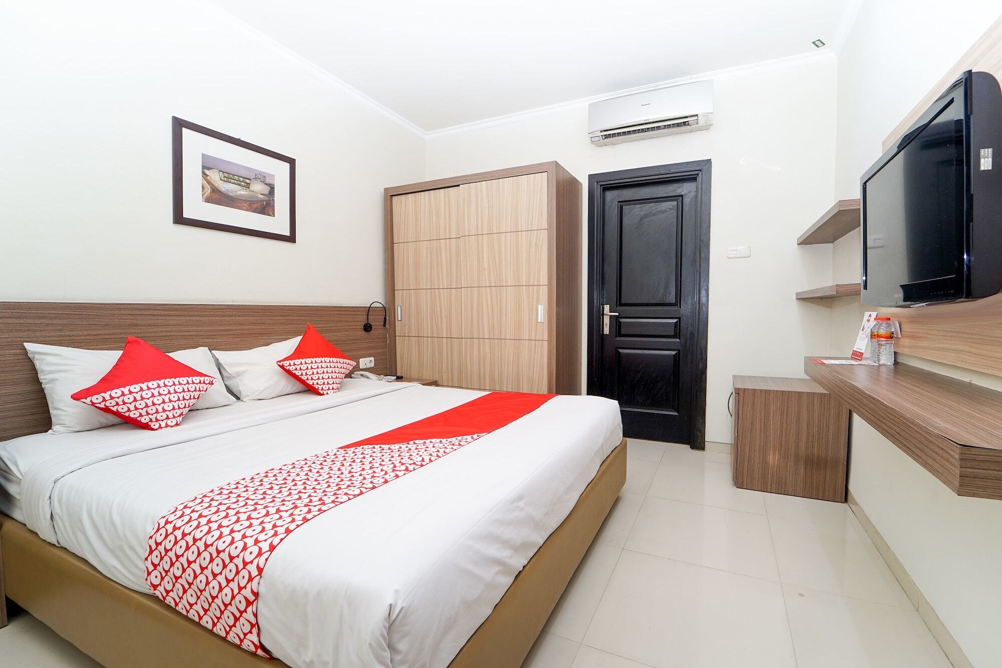 Oyo 235 Maumu Hotel & Lounge Сурабая Екстериор снимка