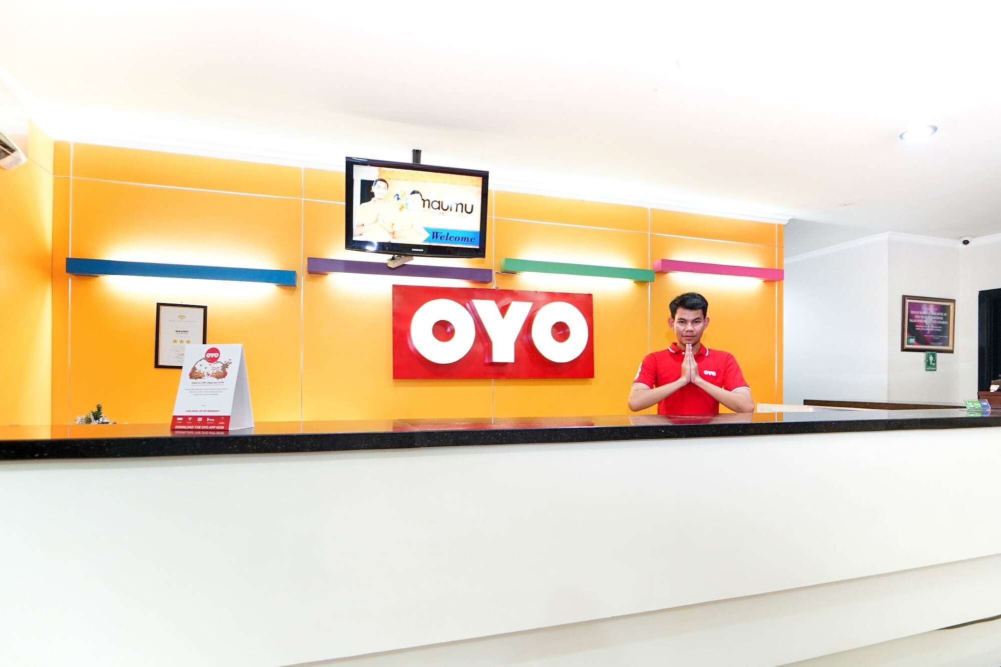 Oyo 235 Maumu Hotel & Lounge Сурабая Екстериор снимка