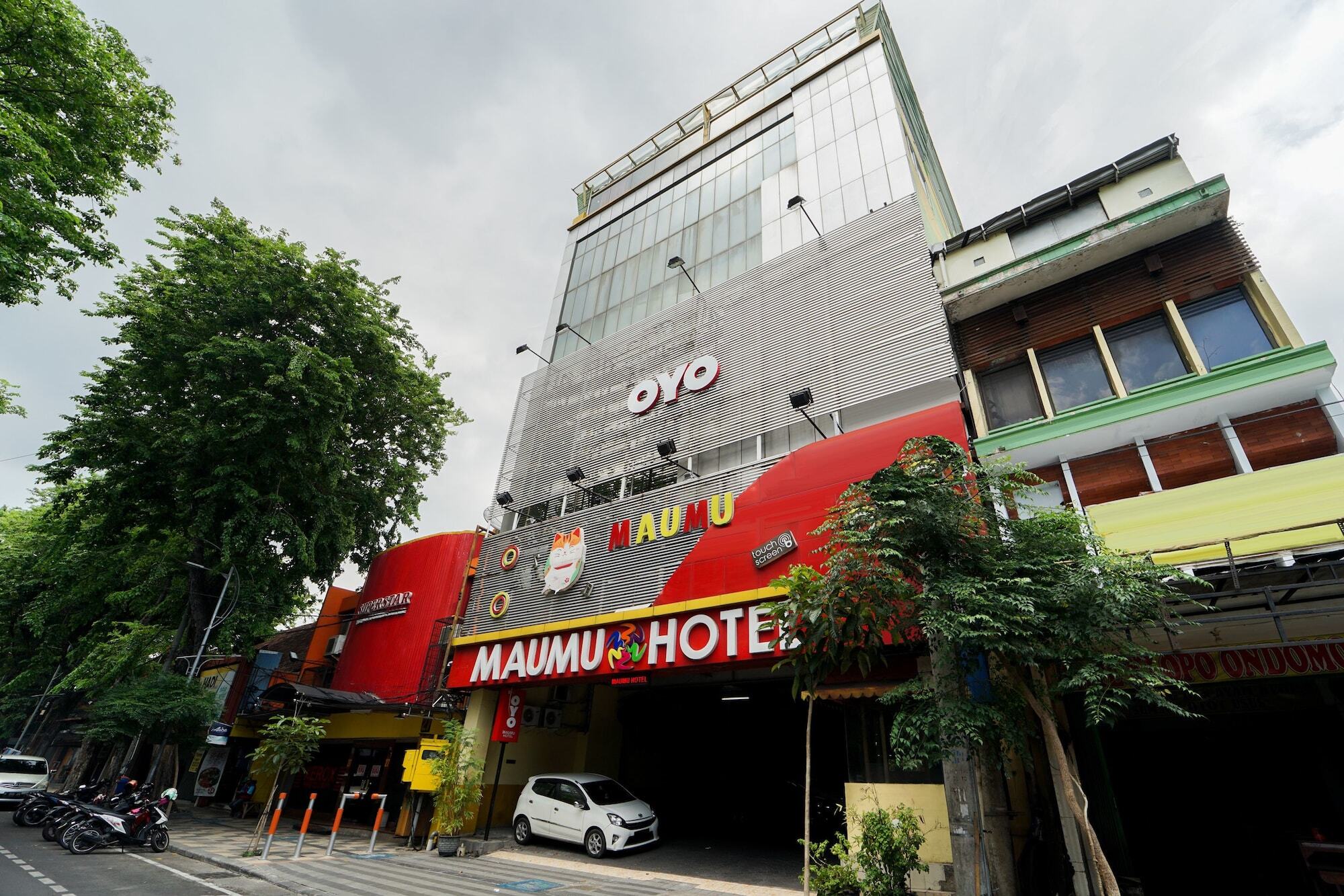 Oyo 235 Maumu Hotel & Lounge Сурабая Екстериор снимка